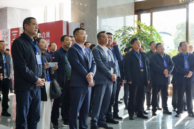 �Ϲ���Զ ���λ�������ȫ��ִ��άȨ�ᵽʮ�������Ϸƽ̨��վ���ſ�����Ħ����